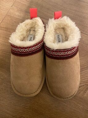 Madden Girl Tan Slippers with Red Trim and Cream Faux Fur